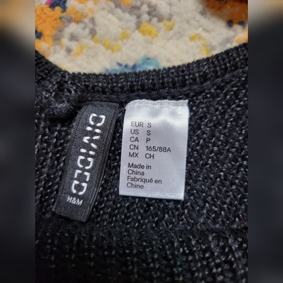 FREE W BUNDLE H&M tie back sweater - Picture 5 of 9
